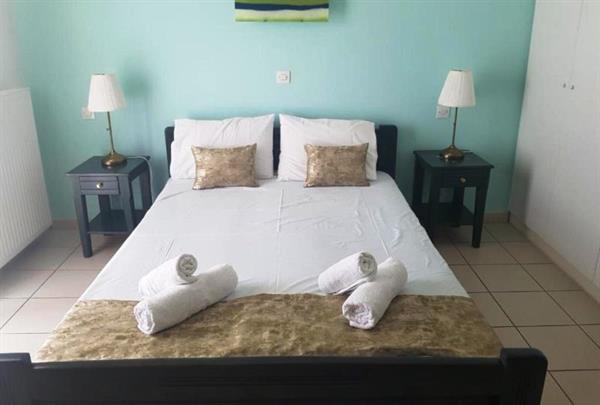 SCΗINAS APARTMENTS