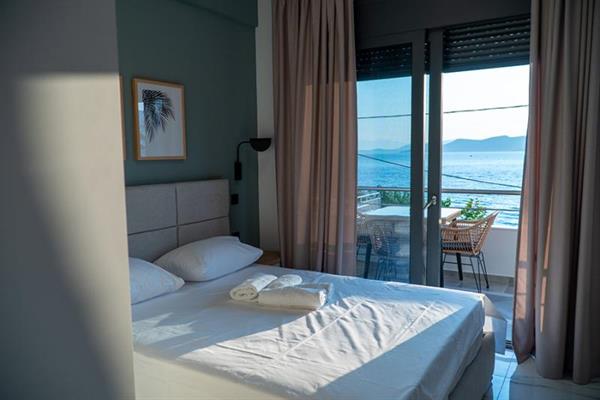 ADONIS SUITE APARTMENTS